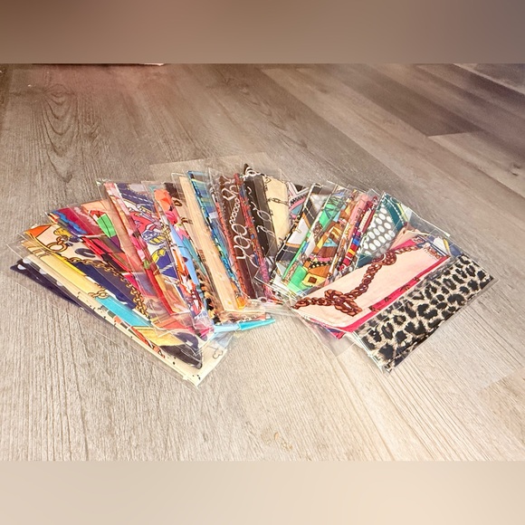 Set of 3 Willy bag scarfs. RANDOM PULL. Bag Not Included - Picture 2 of 8